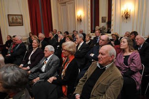 La Porcelaine des Indes, du Professeur Philippe Haudrère suivie d'un exposé sur l'introduction des vins européens au Japon